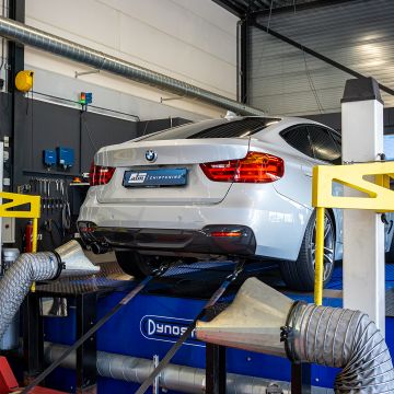 BMW 320i GT met een immens vermogensverschil!😱⬇️