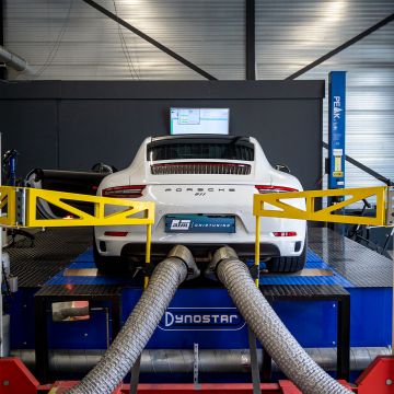 Porsche 911 Carrera in het wit🤩 Dit kleine monster levert nu zo'n 460 PK & 655 Nm!